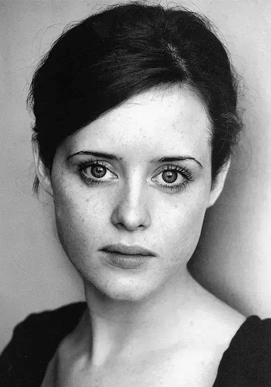 All of Us Strangers (2023) – A Lyrical Queer Drama on Memory, Love, and Loneliness 6 Claire Foy